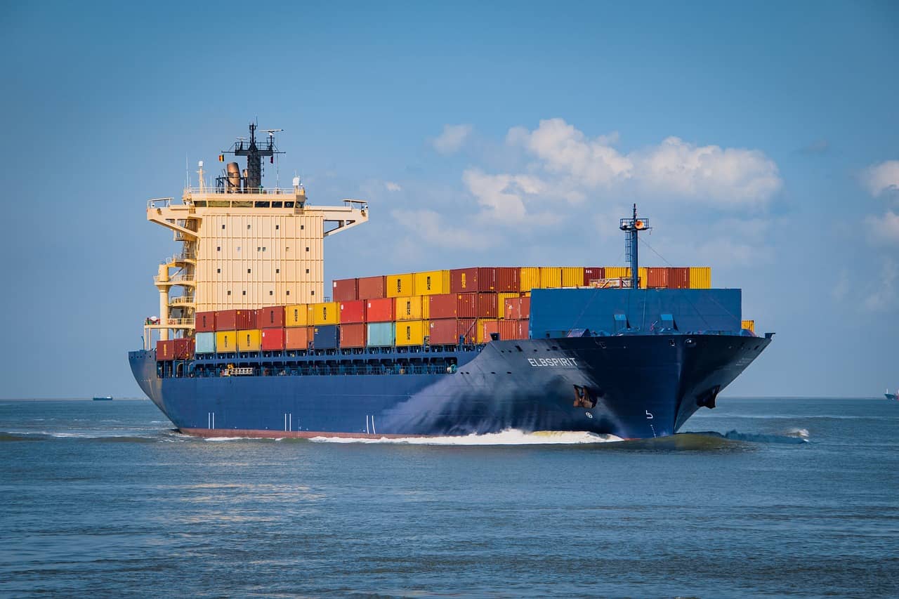 container-ship-g737fb4948_1280
