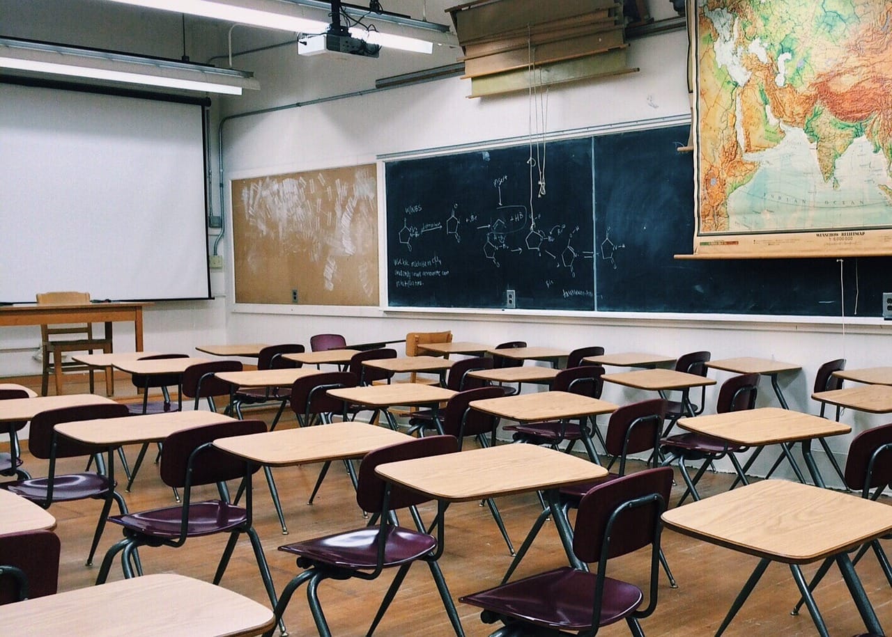 classroom-ga98bb3217_1280